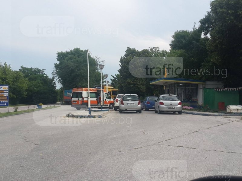 Полицията в Пловдив на крак! Издирват двама, влачили с колата бензинджийка