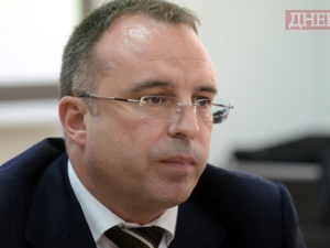 Служебният министър на финансите търси начин да изплати част от депозитите в КТБ