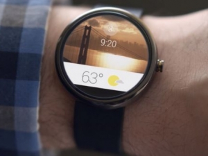 Motorola пускат в продажба невероятния си смарт часовник