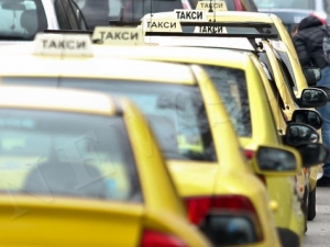 400 таксисти искат с подписка 65 ст. минимална тарифа