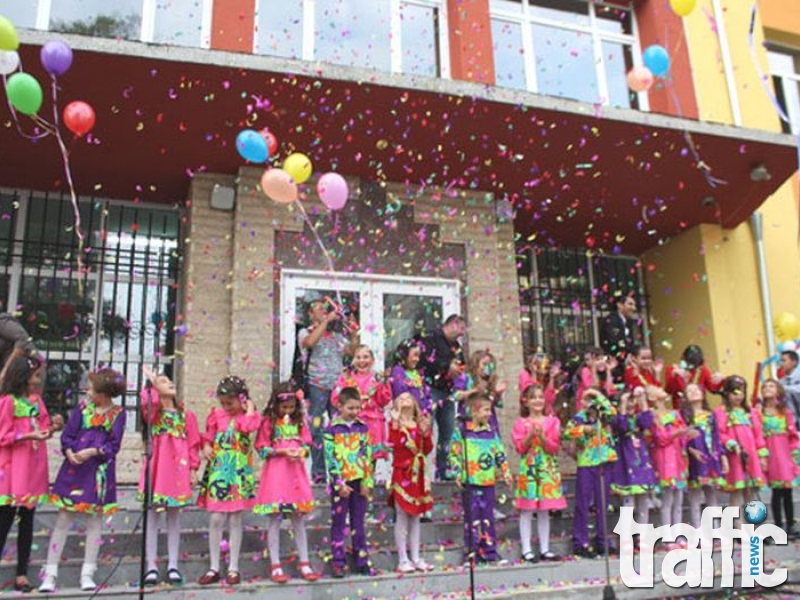 Учители от Пловдив: Не искаме цветя! 