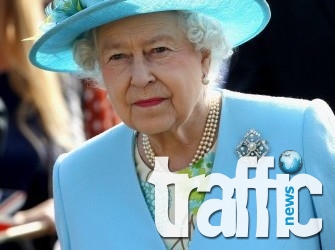 Кралицата пусна обява: Търси се чистач на дъвки
