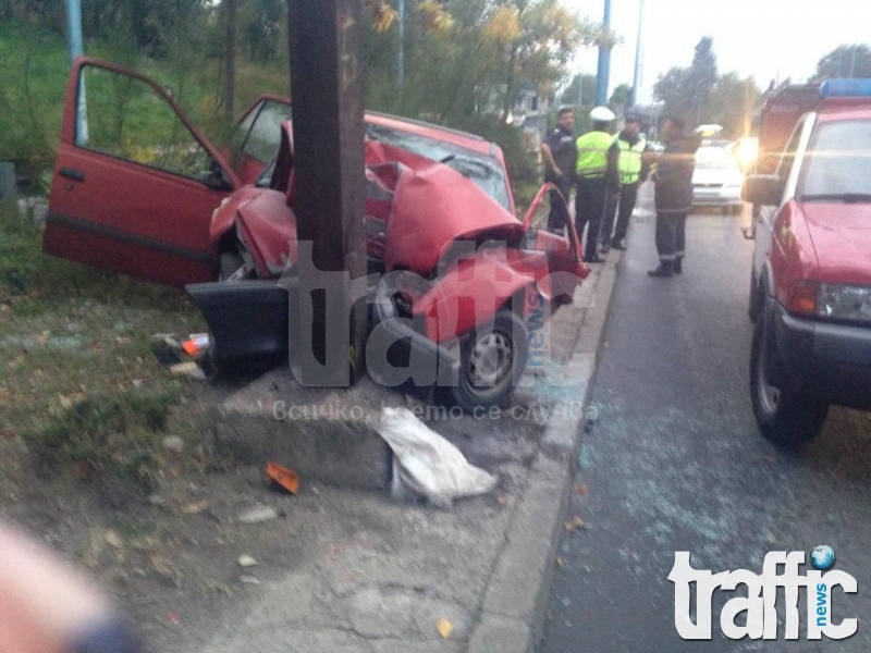 Първо в TrafficNews: Пак удар в стълб, пак убит! СНИМКИ