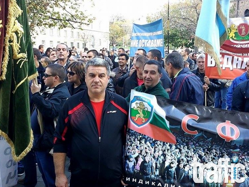 Полицаи с клоунски носове протестират в София