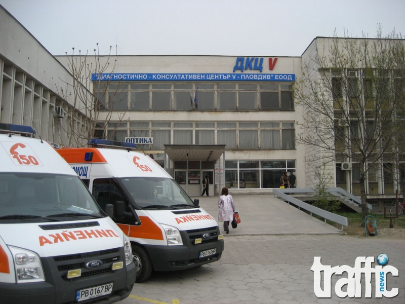 Първо в TrafficNews: Самоубиец иска да скочи от покрива на поликлиниката в ЖР 