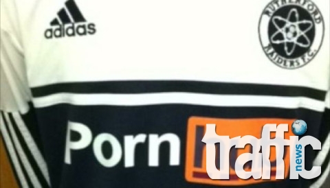 Порно сайт стана спонсор на футболен отбор, университет забрани логото