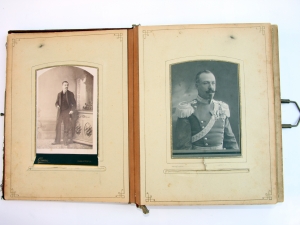 Уникални фотоси показват от днес в Историческия музей на Пловдив СНИМКИ