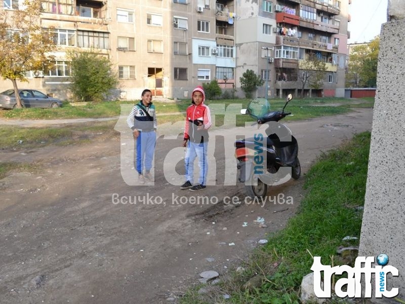 Ексклузивно: Малолетни деца кръстосват Пловдив със скутер ВИДЕО и СНИМКИ