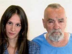 Убиецът Чарлз Менсън ще се жени за 26-годишна