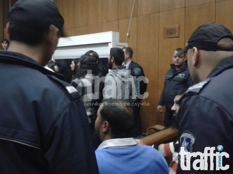 Първо в TrafficNews: Студентка от ПУ сред задържаните в Пазарджик! СНИМКИ
