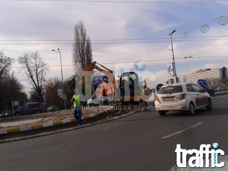 Читатели питат: Защо кръговото на Водната не се ремонтира през уикенда?