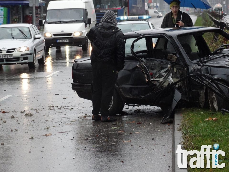 Заспал пловдивчанин помля БМВ в мантинела! СНИМКИ