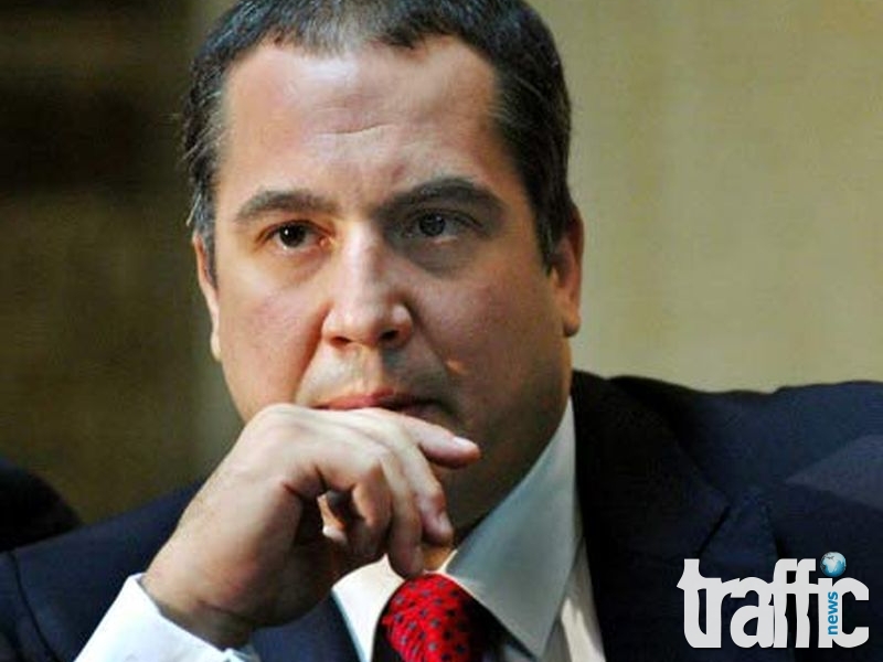 Слави Бинев хвърли оставка 