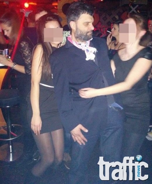 Студентки влачат като чувал с картофи пияния Тодор Славков