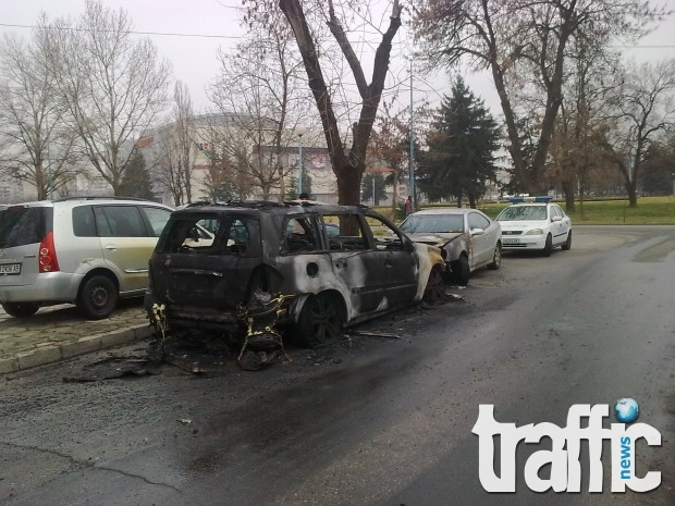 Подпалиха две коли на бившия депутат Антони Йорданов до Братската могила СНИМКИ