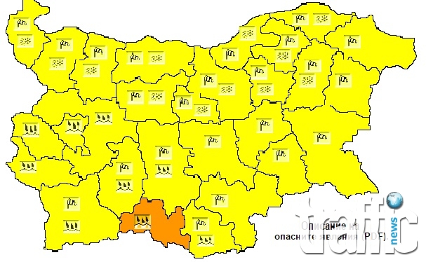 Обявиха оранжев и жълт код за лошо време 