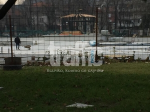 Усилено работят по трите пеещи фонтана СНИМКИ