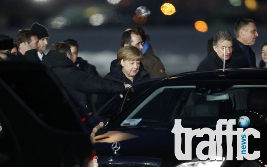 Меркел и Оланд кацнаха в Москва