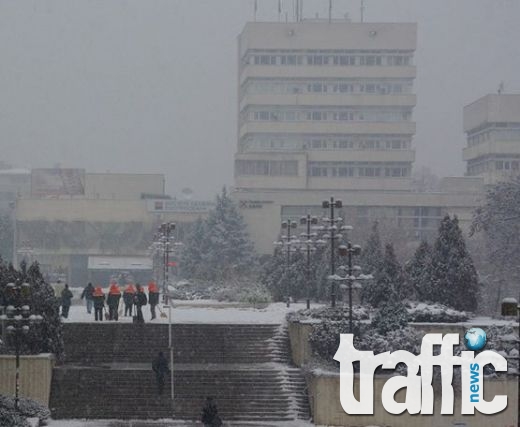 Лошото време настъпва! Силен сняг вали в Благоевград