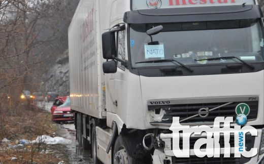 Мъртво пиян тираджия поляк гази на заден ход в Струмяни