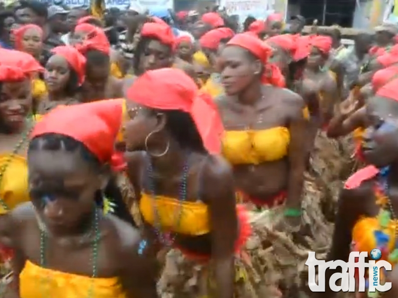 Цветен карнавал в Хаити СНИМКИ