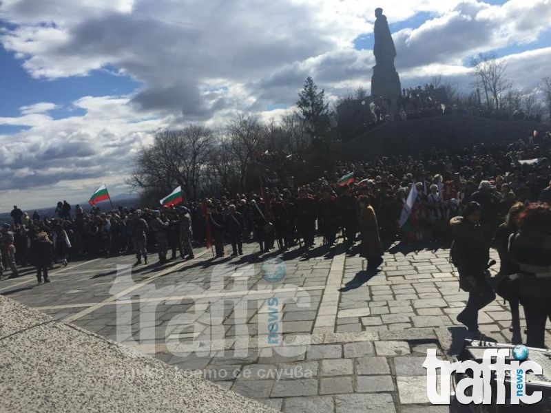 Започна тържествената церемония по случай Националния празник СНИМКИ
