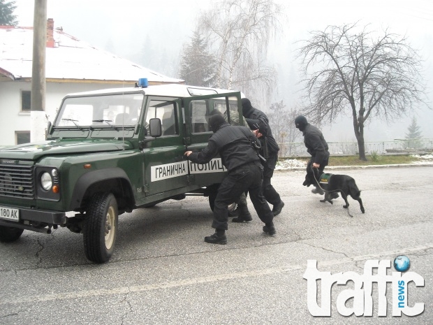 Заловиха 70 нелегални в автобус на Капитан Андреево 