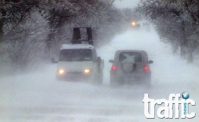 Снегът блокира 10 000 сърби