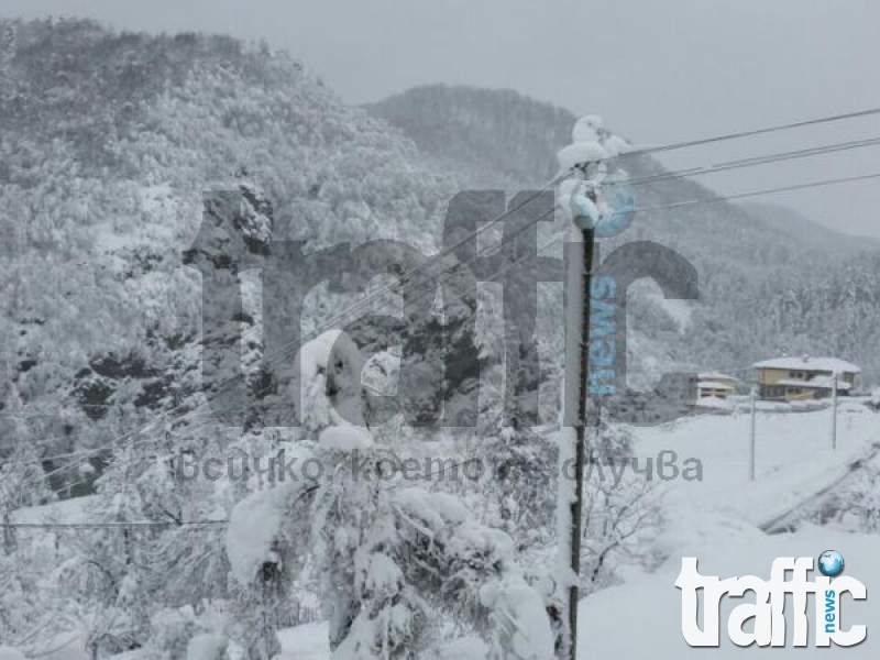 Снегът надхвърля 3 и 5 метра в отделни части около Пловдив и Смолян! Множество затрупани автомобили! 14 СНИМКИ