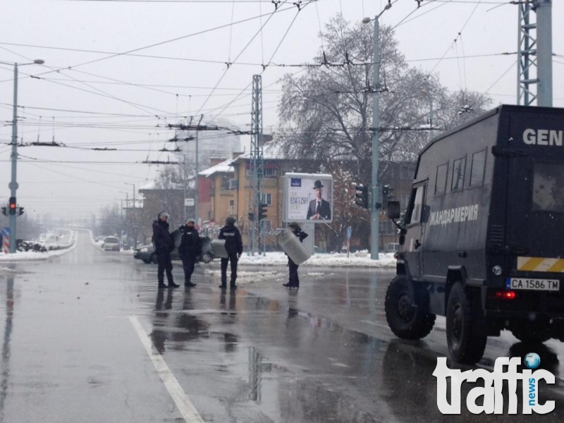 Далеч от кръстовищата на Мебелна къща и ВСИ днес преди дербито