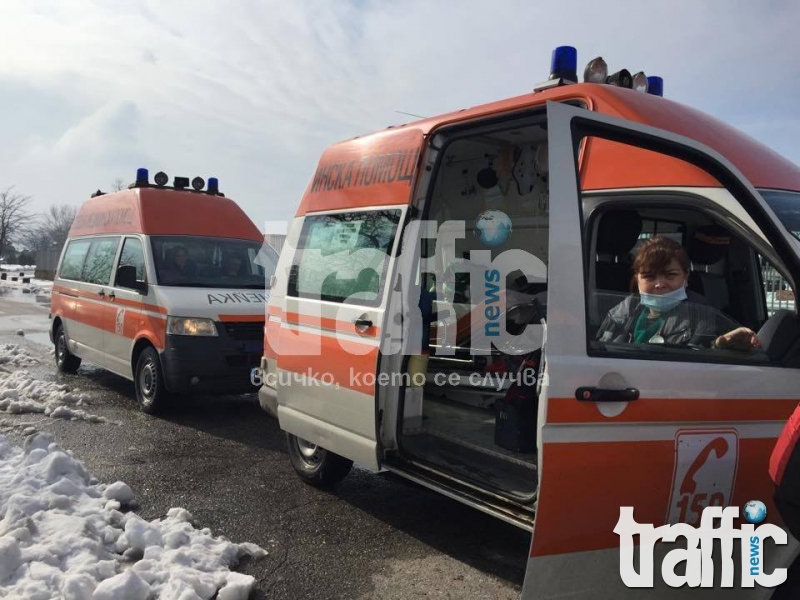 Бърза помощ очаква бедстващи от Ардино на летище Крумово СНИМКИ