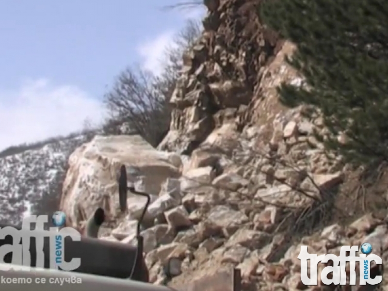 Алпинистите продължават да се борят с тоновете скали над Бачково ВИДЕО 