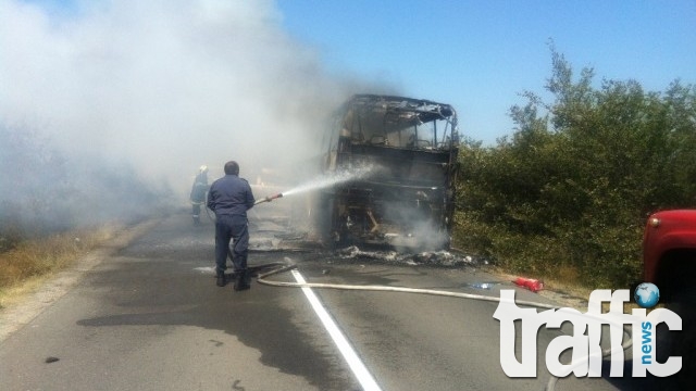 Mеждуградски автобус пламна в движение