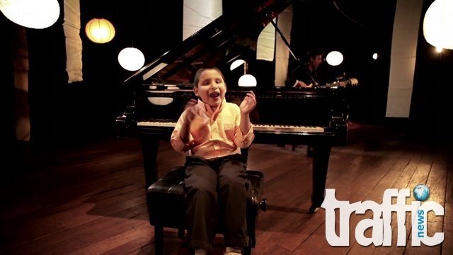 Блестящо дете пианист се изяви във Вашингтон, въпреки слепотата си (ВИДЕО)