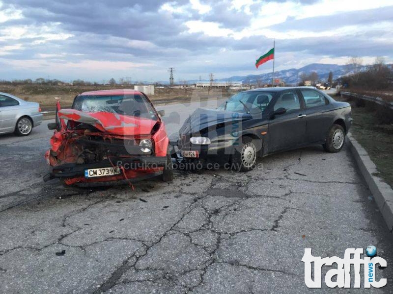 Трима в болница заради тежка верижна катастрофа на Асеновградско шосе! СНИМКИ и ВИДЕО