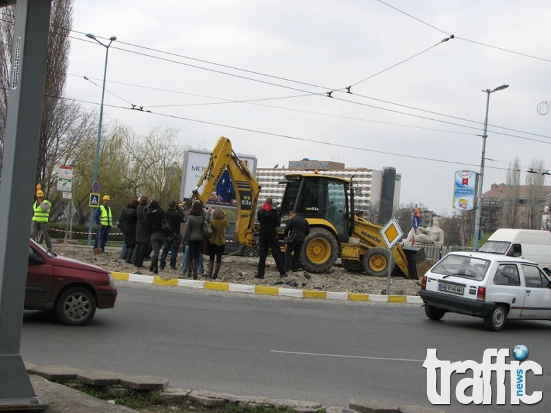 Започнаха задръстванията на колелото на Водната палата заради строежа на новия фонтан!