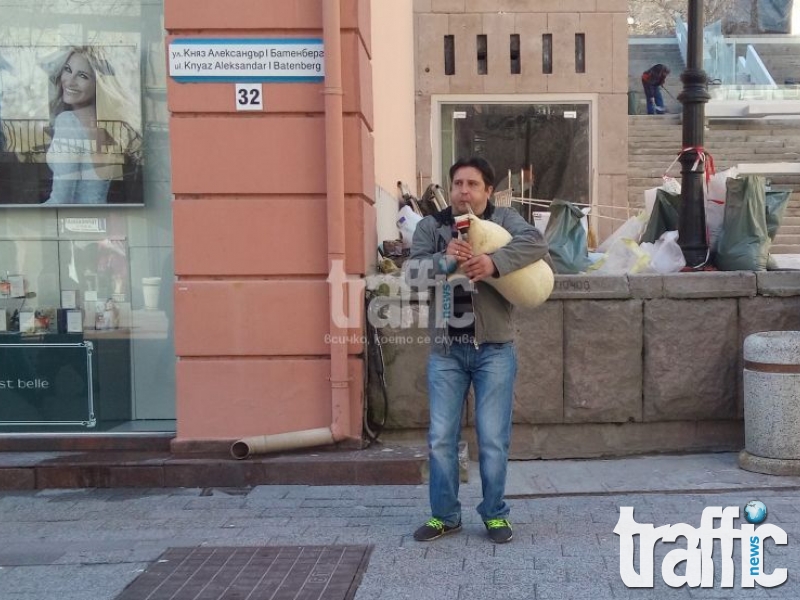 Уличните артисти в Пловдив - вече само с образование