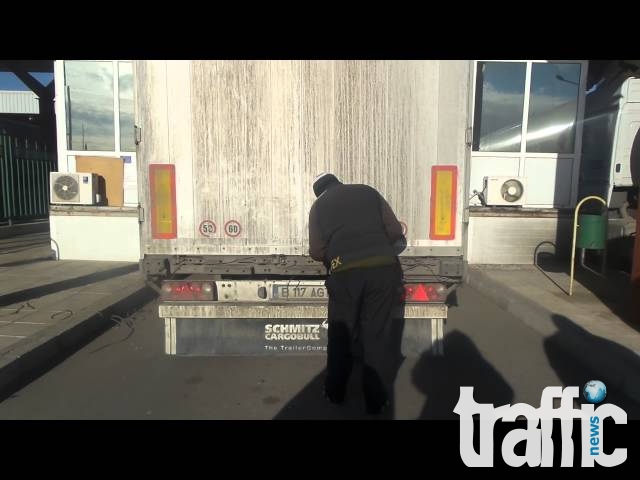 Заловиха 41 нелегални сирийци и иракчани на 