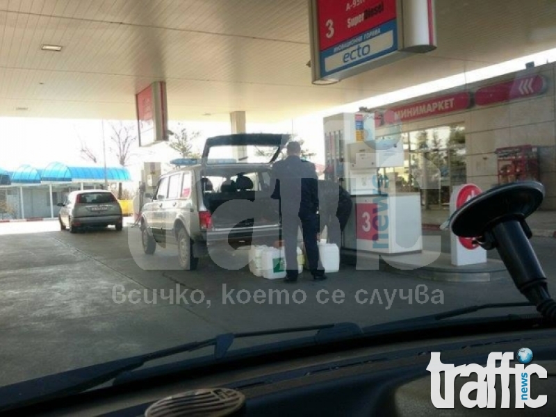 Бензиностанции в Пловдив ни лъжат с бензина! Инспектори запечатаха колонки! ВИДЕО