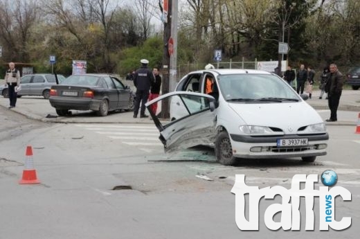 19-годишен помля трима с БМВ-то си СНИМКИ