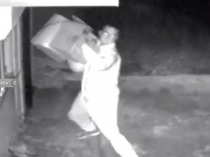 Вижте как Радо Зъба подлуди цял блок ВИДЕО