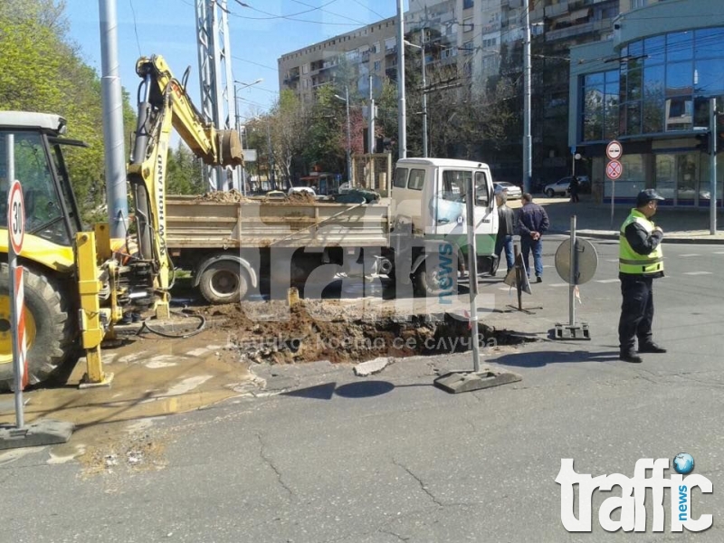 Ремонтът на кръстовището между  бул. 