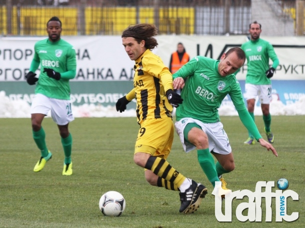 Ботев Пловдив - Берое 0:0, гостите останаха с човек по-малко 