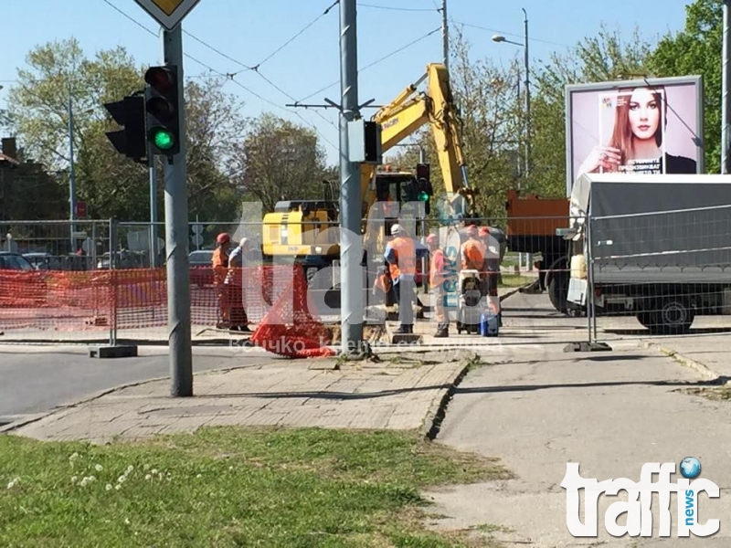 Задръстване в района на ВСИ заради полагане на нови тръби