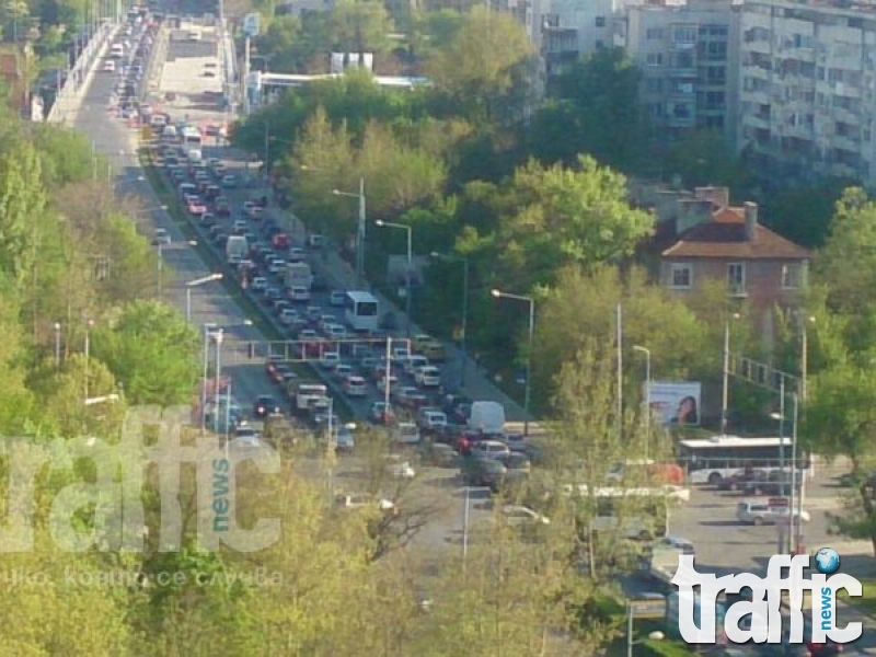 Повредени светофари в Кършияка предизвикаха хаос на възлови кръстовища СНИМКИ и ВИДЕО