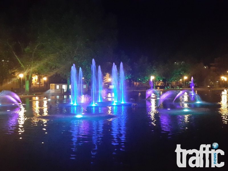 Зрелищно: Тестваха новите Пеещи фонтани в Пловдив ВИДЕО