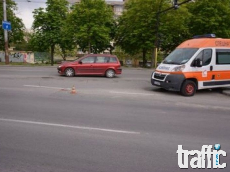 Линейка блъсна пенсионерка на светофар 