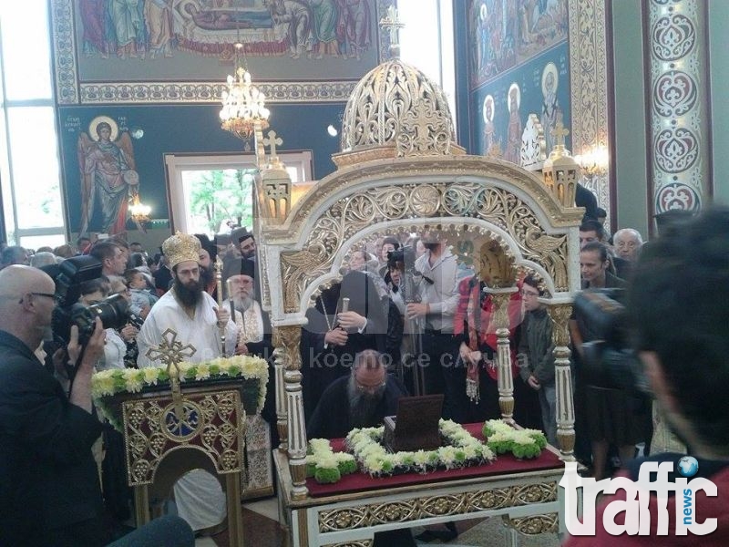 Новият храм на Пловдив отвори врати пред стотици вярващи СНИМКИ 