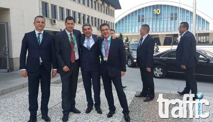 Президентът с цяла фотосесия с кмета на Пазарджик, но не намери време за журналистите СНИМКИ и ВИДЕО