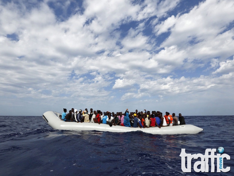 Само за едно денонощие са спасени 900 имигранти в Средиземно море